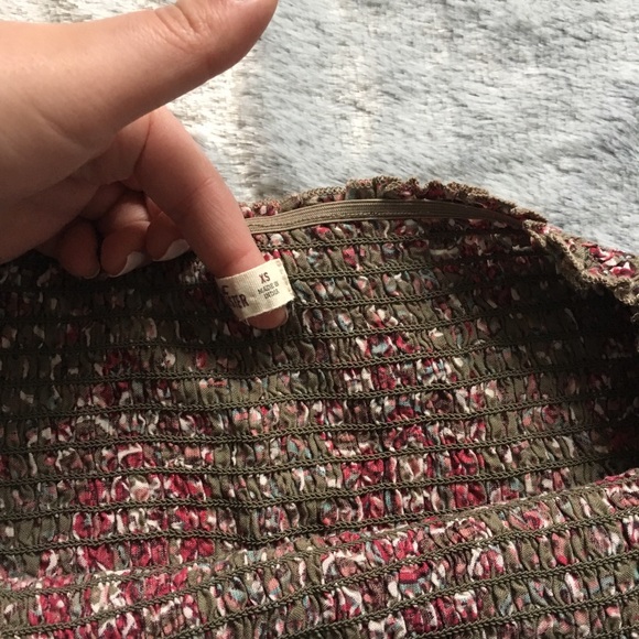 SOLD Smocked Off The Shoulder Floral Hollister Top - Picture 6 of 6